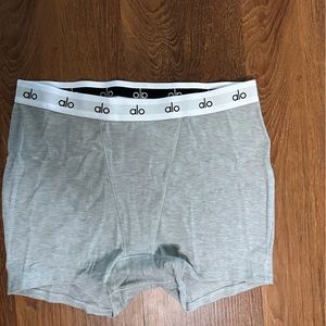 alo yoga boy shorts nwt